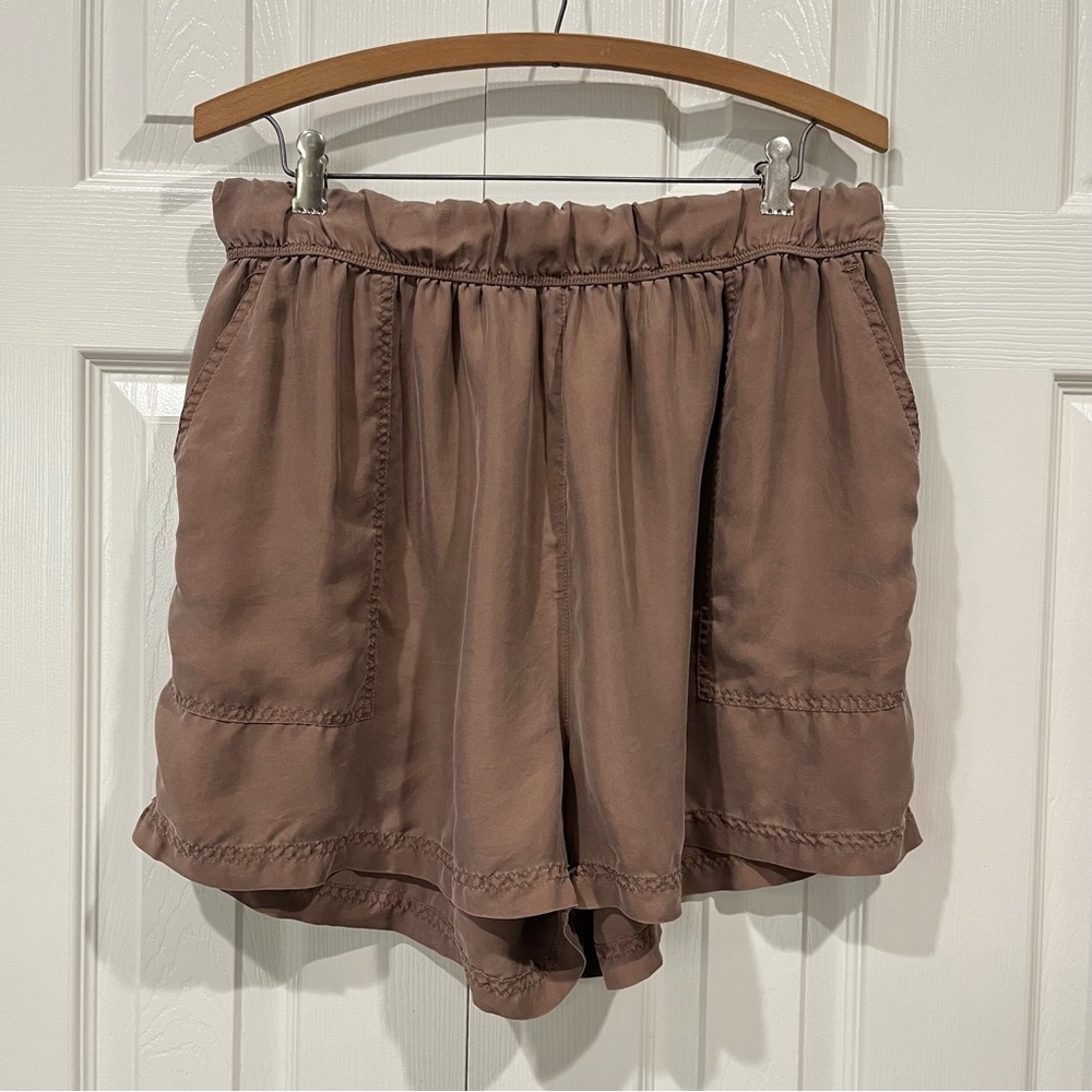 Unsubscribed 100% Silk Women's Tan Shorts Size M